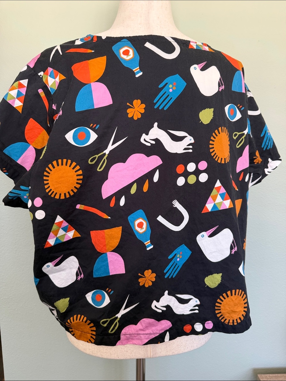 Cooper Union Printed Short Sleeve Top - Black with Coral & Cream Accents - Picture 3 of 3